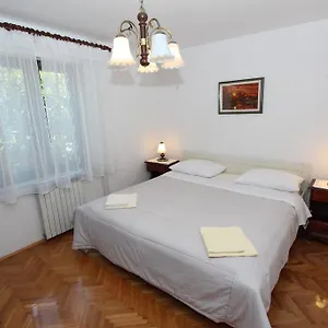 Lara Apartmán